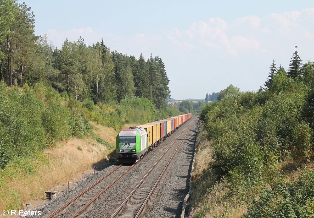 ER20-01 zieht den Wiesau Containerzug nach Hof bei Großwenden. 18.08.18