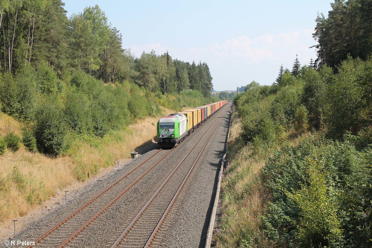 ER20-01 zieht den Wiesau Containerzug nach Hof bei Großwenden. 18.08.18