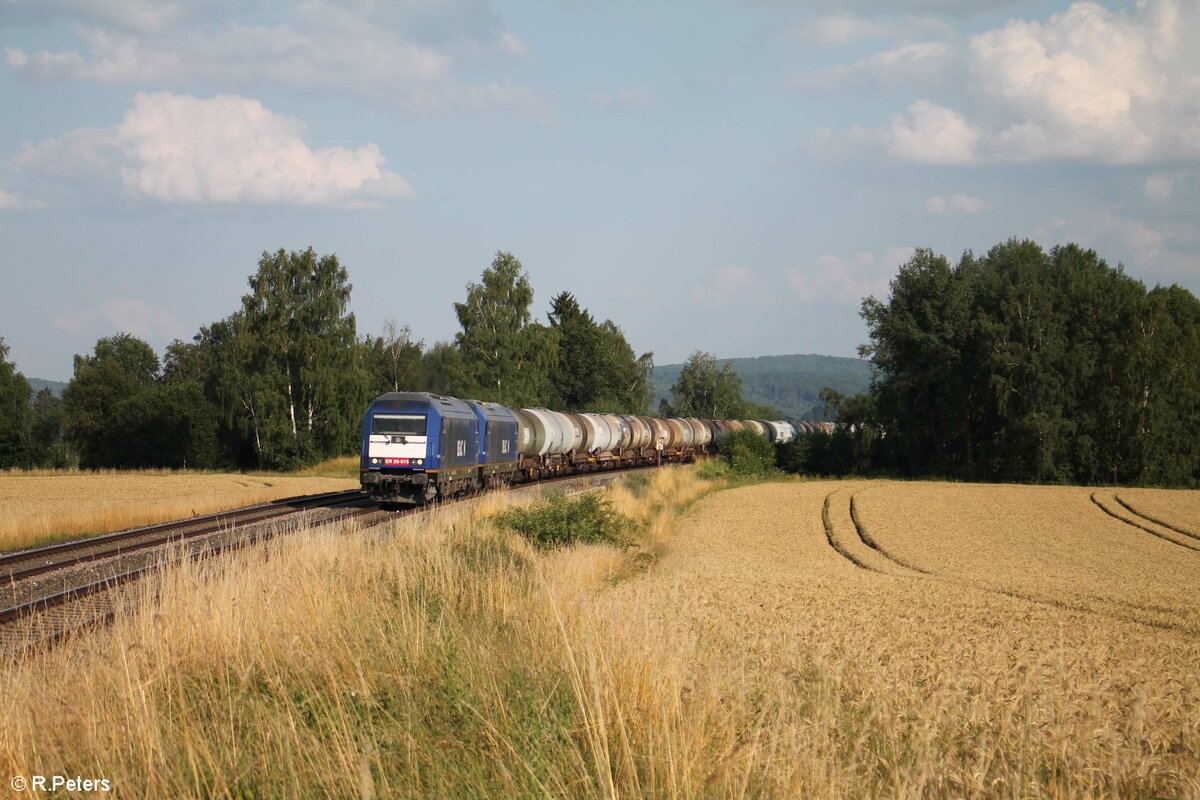 ER20 015 und ER20 001 ziehen ein Kesselzug Elbtal Umleiter von Cheb nach Hof bei Unterthölau auf dem Gegengleis. 23.07.21