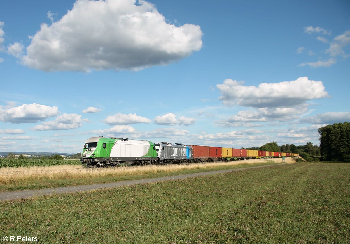 ER20-02 und 187 347 RailPool und der Wiesauer Kistenzug in Richtung Hof. 11.07.22