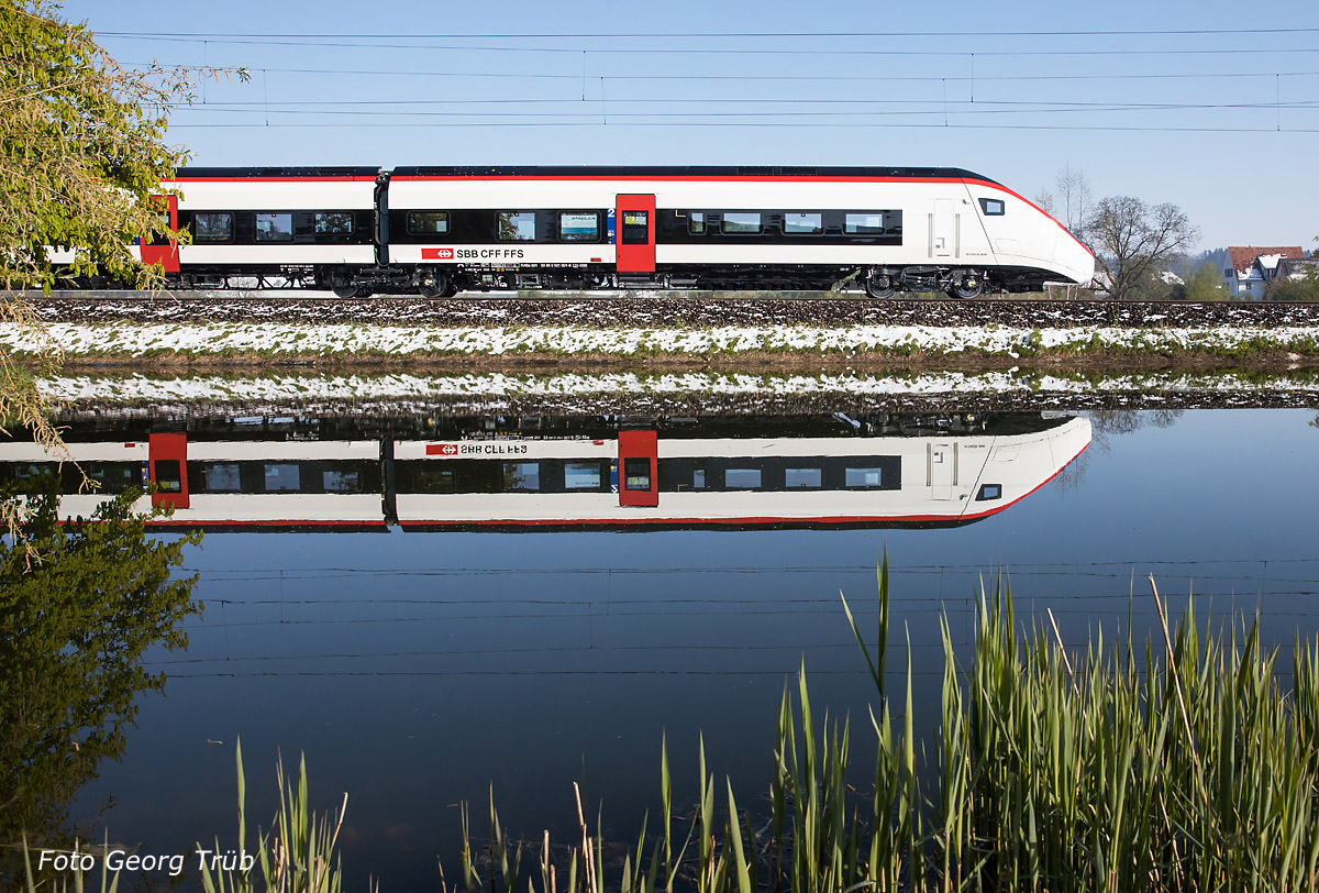 Erlkönig RABe 501 001 auf Testfahrt. Erlen, 29. April 2017.

Ich danke Georg Trüb herzlich für die Bereitstellung dieser wunderbaren Aufnahmen des neuesten Zugs für die SBB. Der Giruno wird künftig den EC-Verkehr über den Gotthard bedienen.
