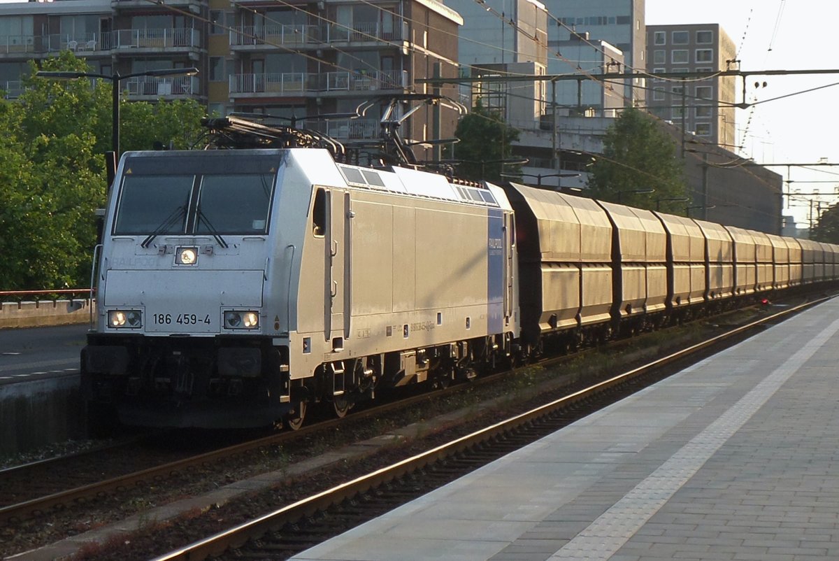 ERR Kohlezug mit 186 459 durchfahrt am 20 JUli 2016 Tilburg.