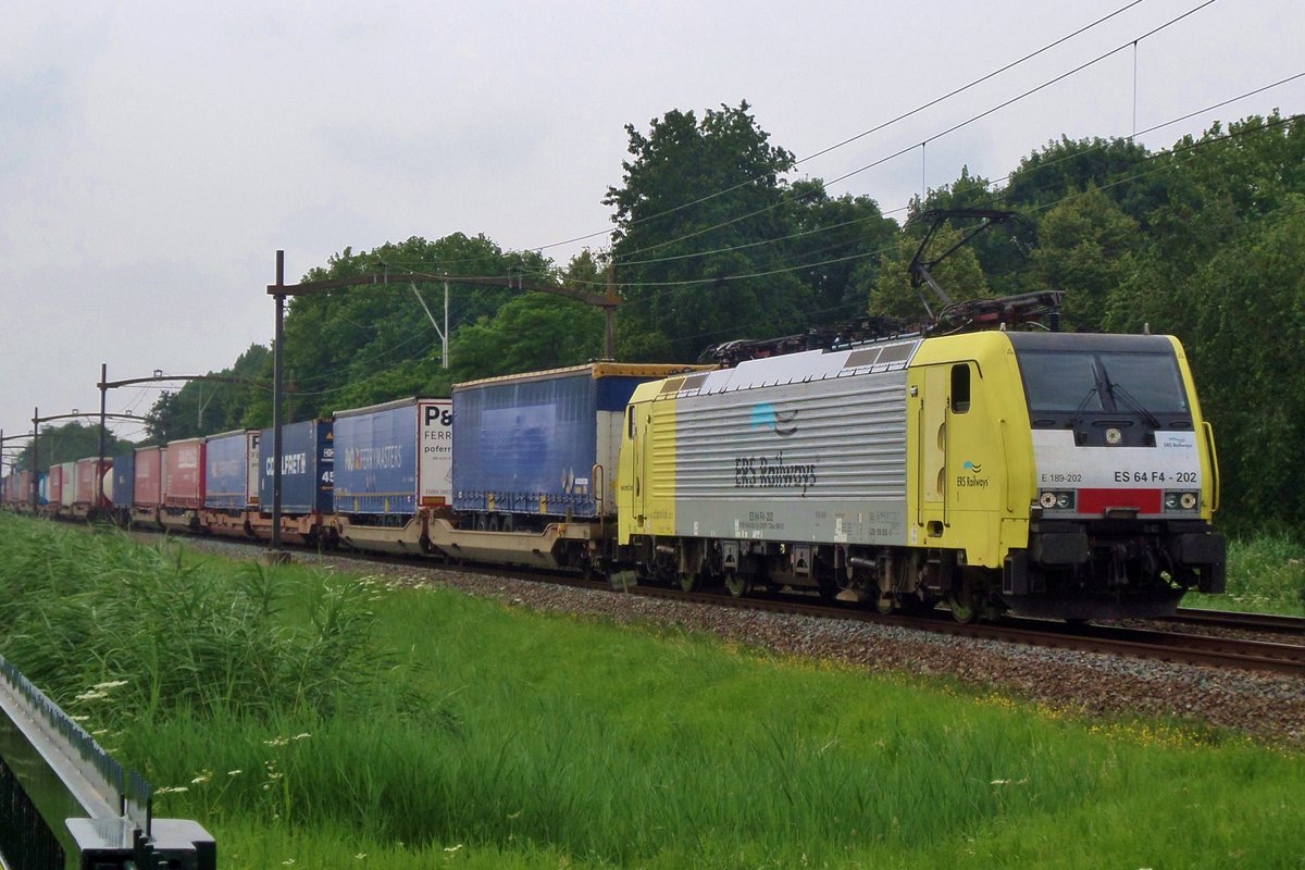 ERS 189 203 passiert am 23 Juli 2016 Dordrecht-Zuid.