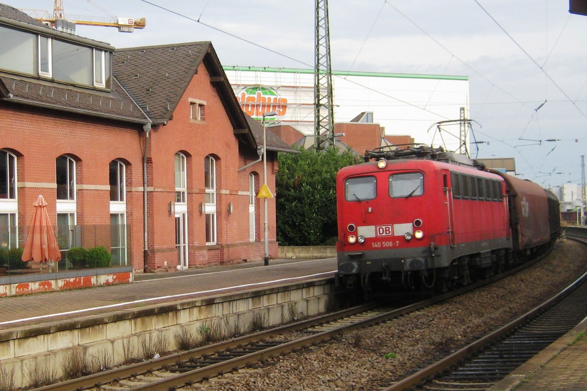 Erzzug mit 140 506 durcheilt am 16 September 2011 Vlklingen.