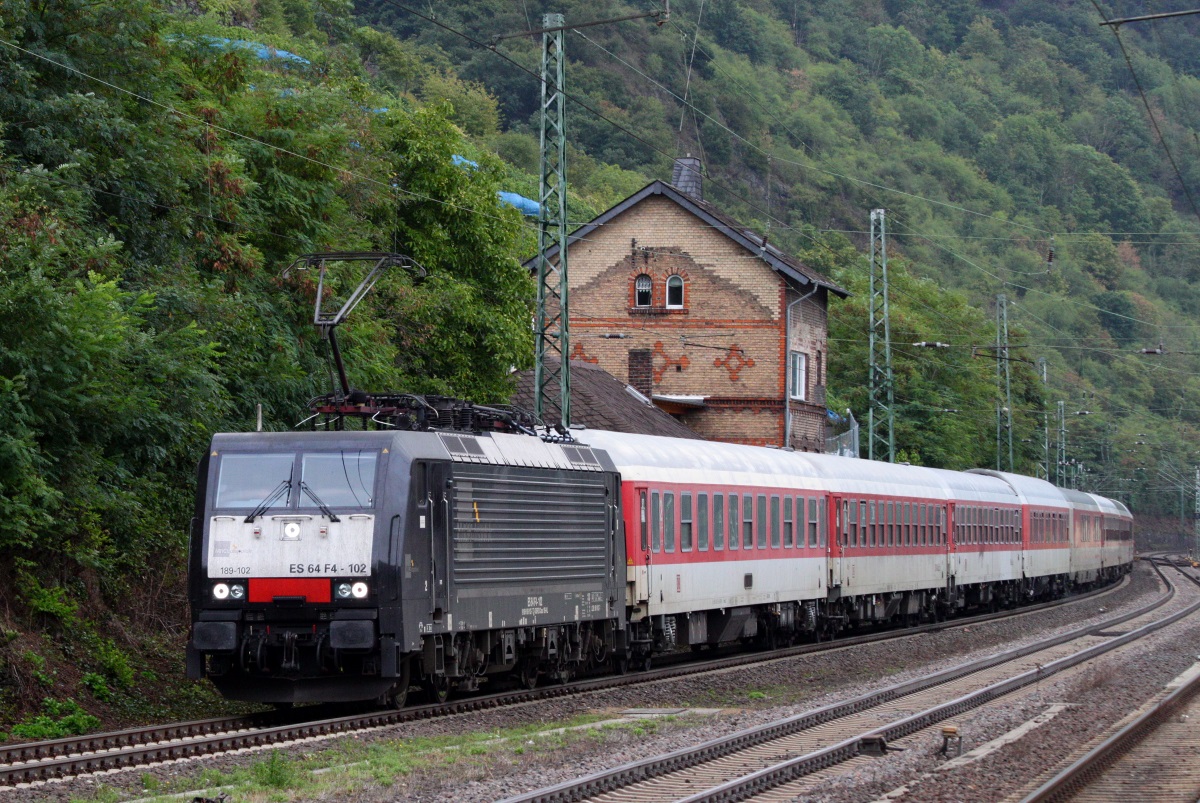 ES 64 F4-102 mit AZ 1353 von Narbonne nach Dortmund Bbf am 15.09.13 in Kaub
