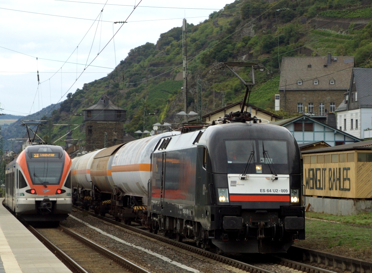 ES 64 U2-009 mit Gaskesselzug in Richtung Sden am 13.09.13 in Kaub (Rhein)