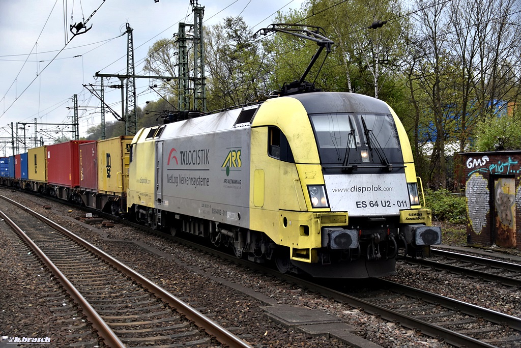 ES 64 U2-011 zog einen kastenzug durch hh-harburg,21.04.17