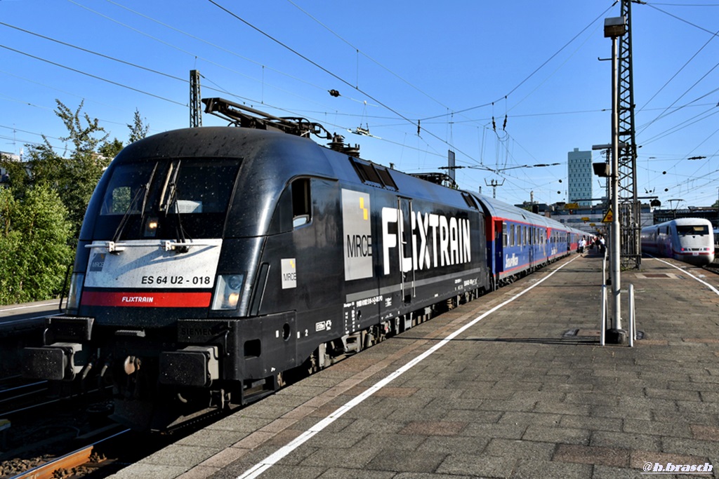 ES 64 u2-018/282 518-1 stand mit BTE 1794 nach lrrach,im bahnhof hh-altona,18.07.18