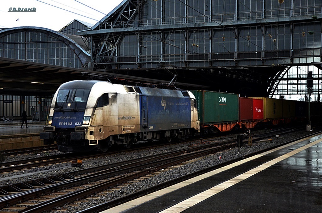 ES 64 U2-022 zog einen kastenzug durch bremen,30.12.14