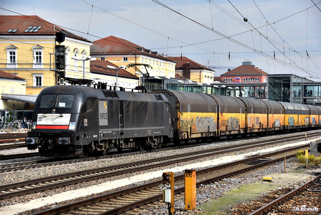 ES 64 U2-027 ist mit einen autozug durch regensburg gefahren,29.09.17