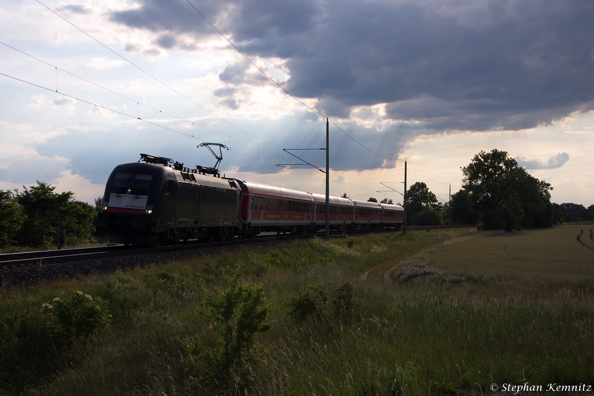 ES 64 U2 - 070 (182 570-2) MRCE Dispolok GmbH fr DB Regio AG mit dem IRE  Berlin-Hamburg-Express  (IRE 18597) von Hamburg Hbf nach Berlin Ostbahnhof in Stendal. 26.05.2014