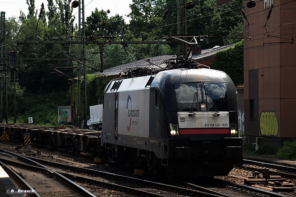 ES 64 U2-071 ist mit einen containerzug durch hh-harburg gefahren,datum 06.06.14