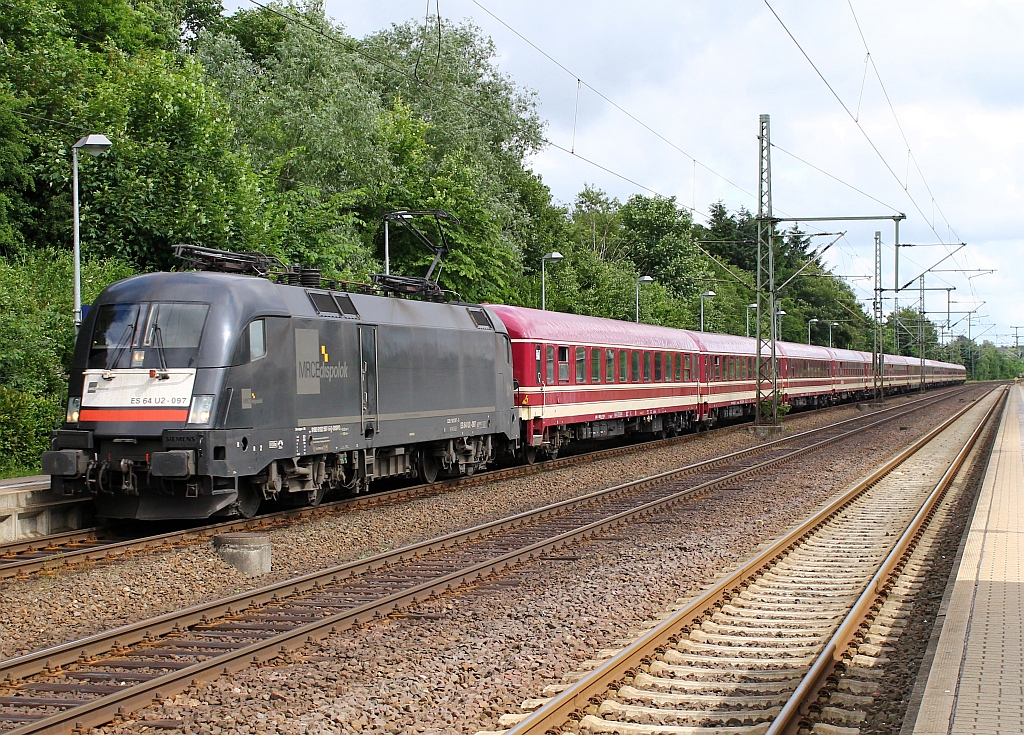 ES 64 U2-097/182 597-5 rauscht hier mit dem DPF 13491(14 Wagen, LeMans-Padborg)durch Schleswig. 24.06.2013