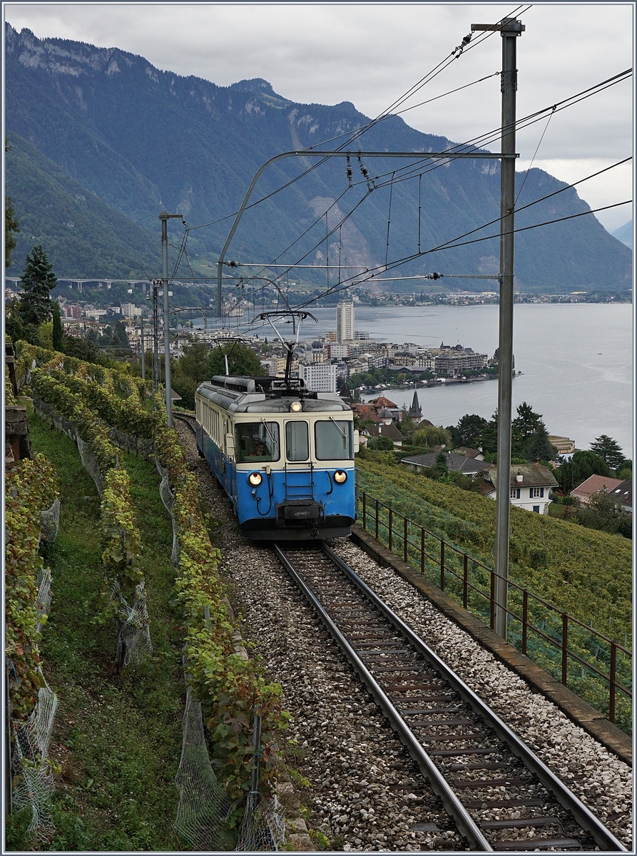 Es ist Herbst geworden und zu meiner Freude und Überraschung war heute der MOB ABDe 8/8 4002 VAUD noch einmal im Planverkehr Einsatz: Als Regionalzug 2330 von Montreux nach Fontaivent erreicht der formschöne Triebzug in Kürze Châtelard VD.

4. Oktober 2019