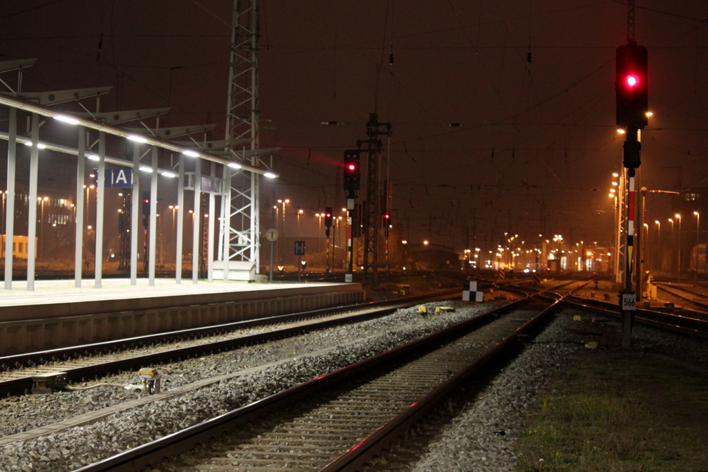 Es war am 15.11.2013 um 19:44 Uhr eine herrliche Stille im Rostocker Hbf.