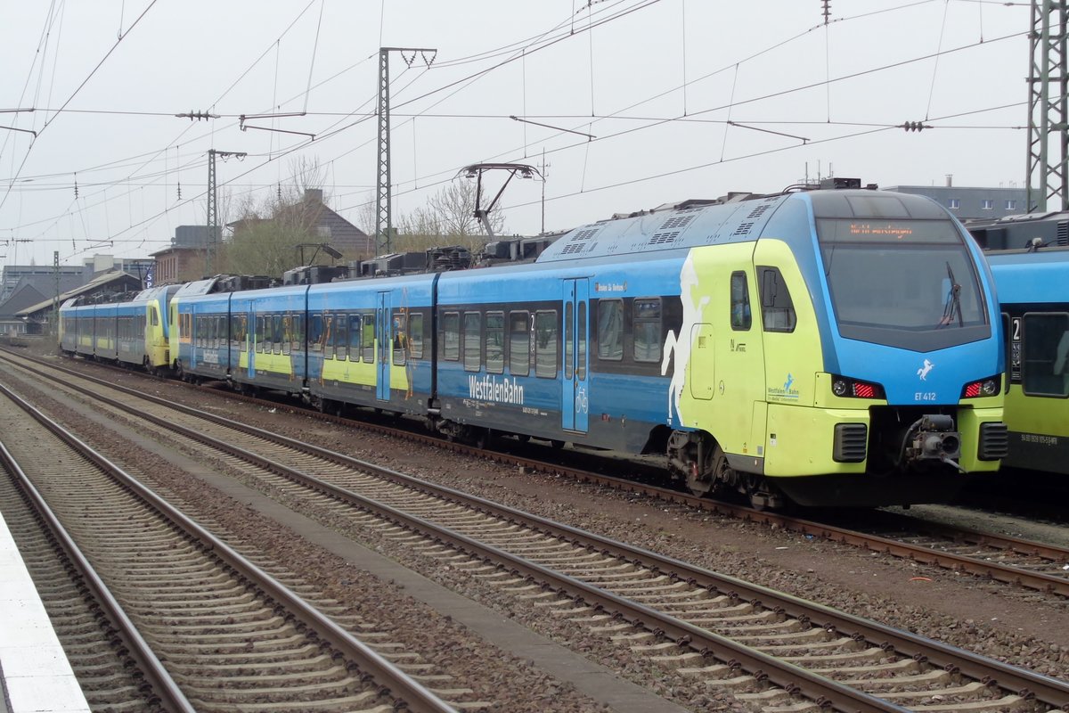 ET 412 der Westfalenbahn treft am 9 April 2018 in Rheine ein. 