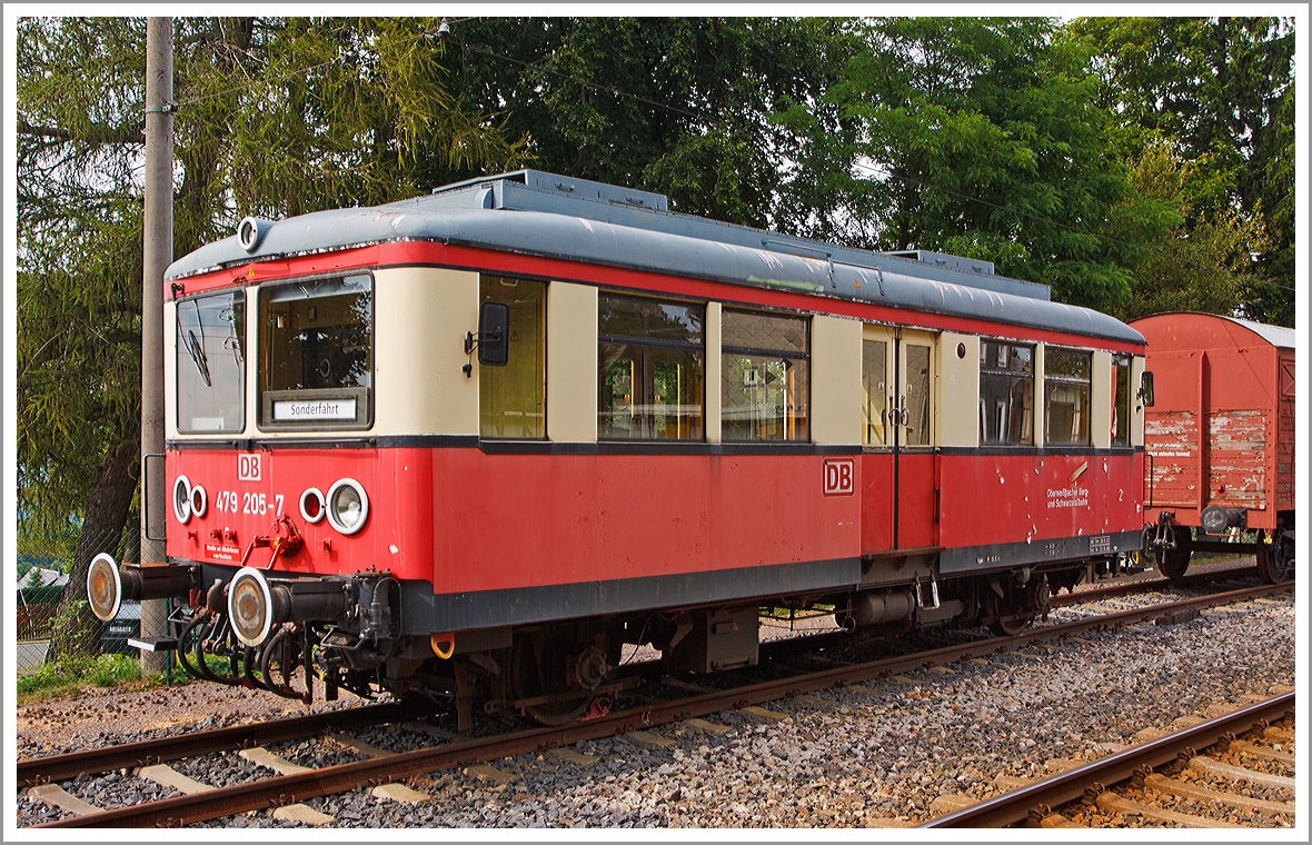 ET 479 205-7  der Oberweibacher Bergbahn (ex NEB VB 140 518, ex DR ES 279 202-6, ex DR ET 279 205-9  und ex DR ET 479 205-7) am 24.08.2013 angestellt beim Bergbahnhof Lichtenhain.
 Er wurde 2008 nach Ablauf der Frist stillgelegt, vorlufig ist leider keine Aufarbeitung vorgesehen.

Bei diesem Fahrzeug handelte es sich um einen ursprnglichen Verbrennungs-Triebwagen-Beiwagen der Niederbarnimer Eisenbahn (NEB), der 1940 gebaut wurde. 1974 erfolgte der Umbau zu einem Steuerwagen fr die Flachstrecke der Oberweibacher Bergbahn. Mit der Einfhrung der EDV-Nummerierung 1969 erhielt er die Nummer 279 202-6. 1984 ging er zur Rekonstruktion zum Reichsbahnausbesserungswerk Berlin-Schneweide, wo er zum Triebwagen 279 205-9 umgebaut wurde, der seit 1991 als 479 205-7 bezeichnet wird.

Technische Daten (nach Umbau):

Achsformel:  Bo
Gattung:  B
Spurweite:  1435 mm (Normalspur)
Lnge ber Puffer:  11.600 mm
Gesamtradstand:  6.500 mm  
Dienstmasse:  19,5 t
Hchstgeschwindigkeit:  50 km/h
Installierte Leistung:  2 x 60 kW
Treibraddurchmesser:  900 mm
Stromsystem:  600 V =
Strombertragung:  Oberleitung
Anzahl der Fahrmotoren:  2 Gleichstrom- Reihenschlussmotoren

Damit die Wagen auf der Gterbhne nach Lichtenhain auf die Flachstrecke der Oberweibacher Bergbahn transportiert werden konnten, erhielten sie deshalb den relativ kurzen Achsstand von 6,5 m.
