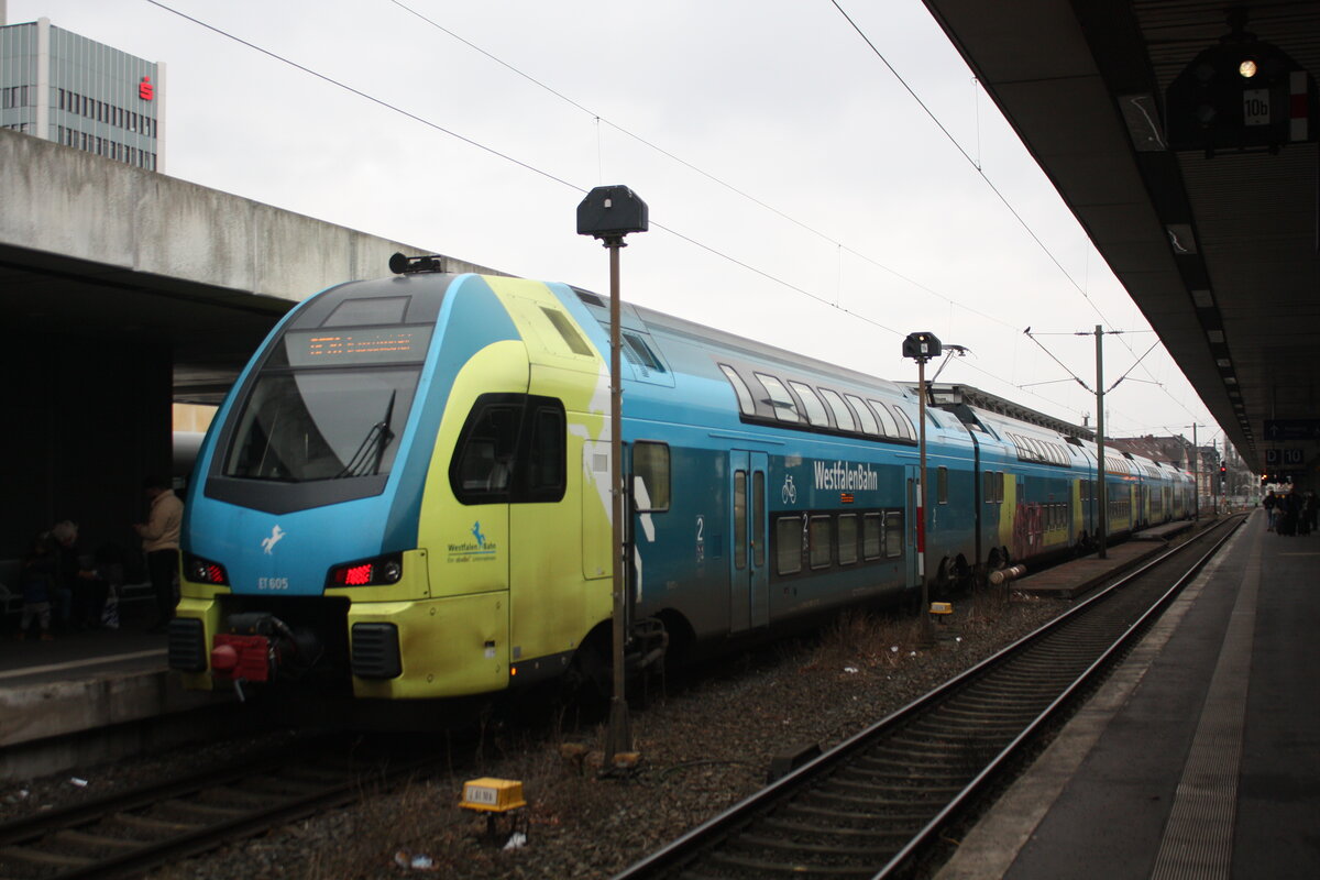 ET 602 der WestfalenBahn (WFB) verlsst mit Ziel Rheine den Bahnhof Hannover Hbf am 4.1.22