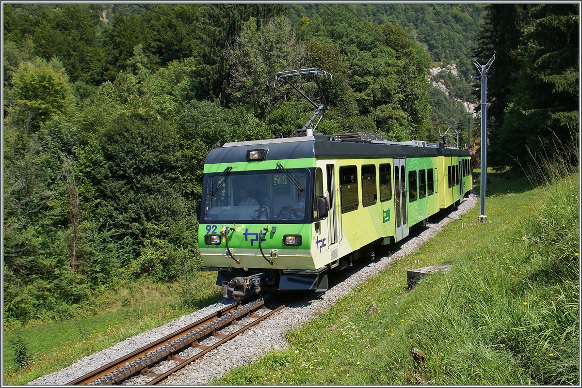 Etwas oberhalb von Bevieux konnte ich den talwärts fahrenden Beh 4/8 92 fotogarfieren.
12. August 2015