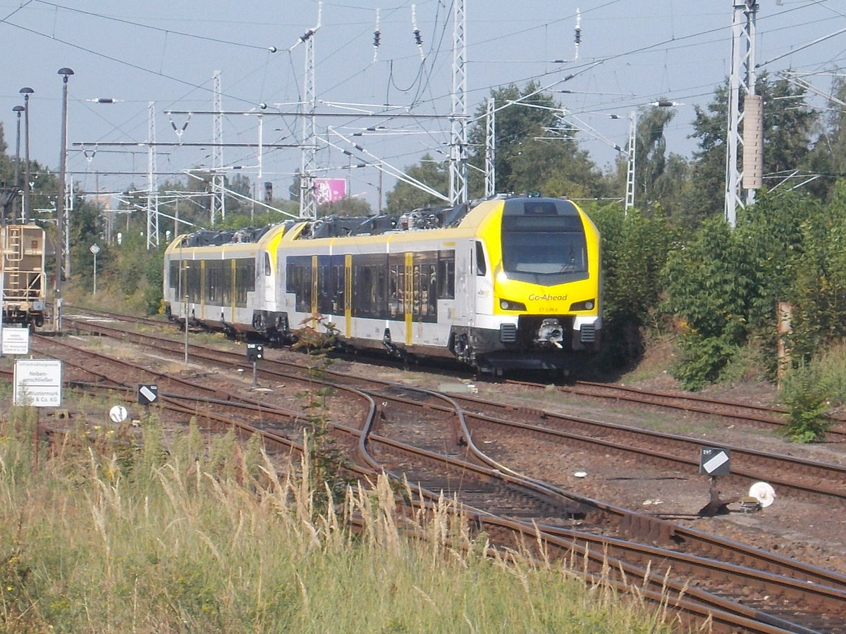 Etwas schwer zuerreichen war dieser ET der,am 24.August 2019,in Wustermark.Dann lieber eine Aufnahme mit Zoom.