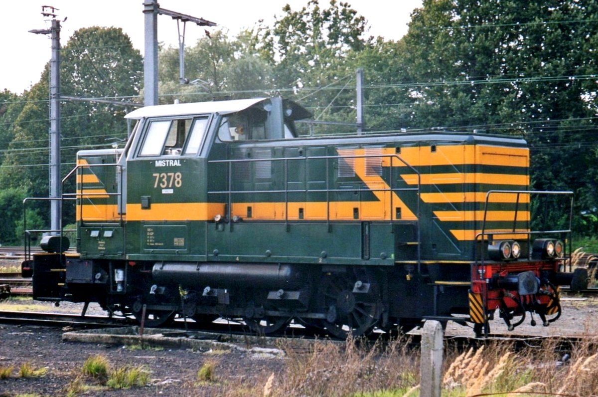 Etwas weniger schnell als de Fransösische Nahmgenoss: SNCB 7378 'MISTRAL' steht am 11 September 2004 in Saint-Ghislain.