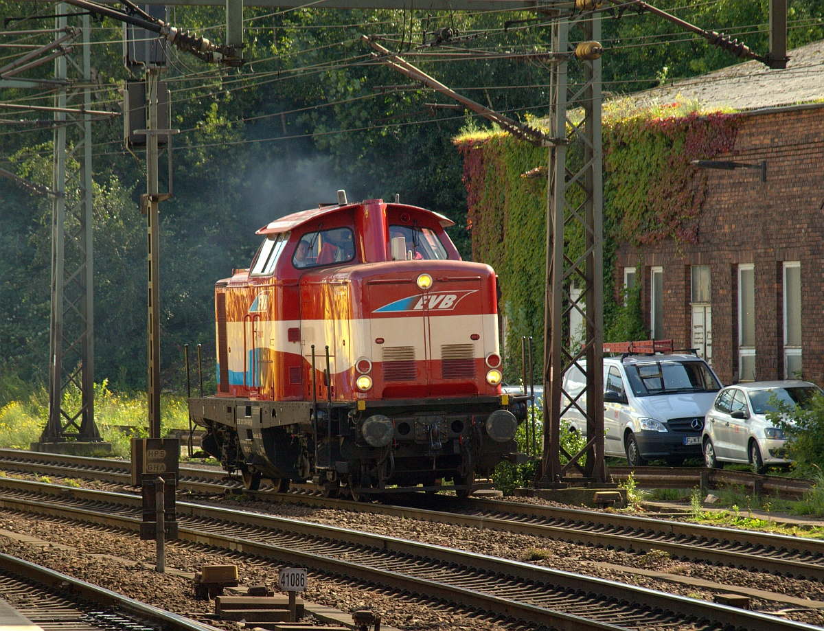 EVB 410 03/ 211 324-9 beim abdieseln Richtung Hamburg Hohe Schaar aufgenommen im Bhf HH-Harburg. 19.08.2011