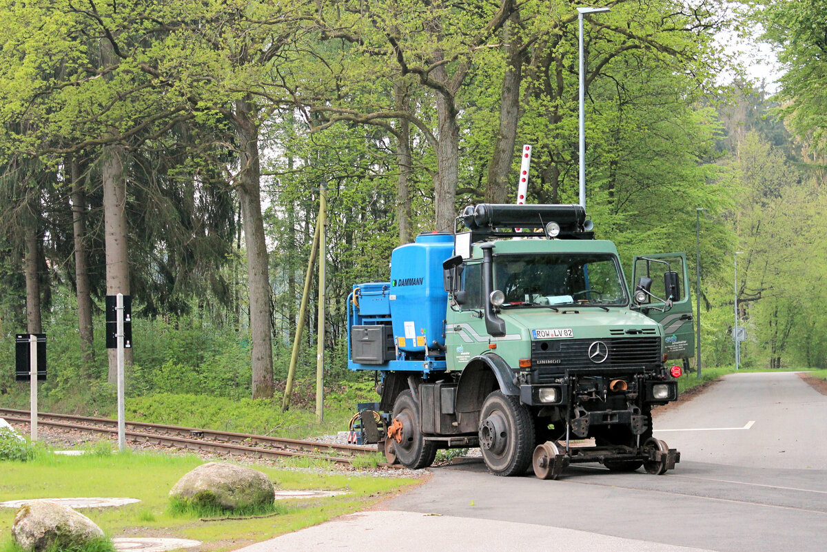 evb 531 Infrastruktur - nach dem Aufgleisen noch eine Kontrolle und dann kann der Einsatz los gehen. Tostedt, 19.05.2021