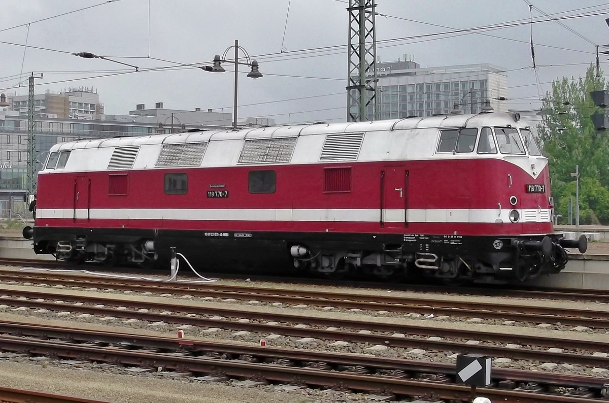 Ex-DR 118 770 steht am 12 April 2014 in Dresden Hbf.