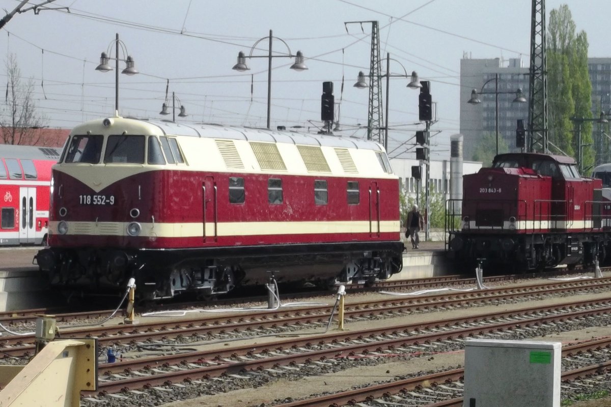 Ex-DR, ex-ITL 118 552 steht am 12 April 2014 in Dresden Hbf.