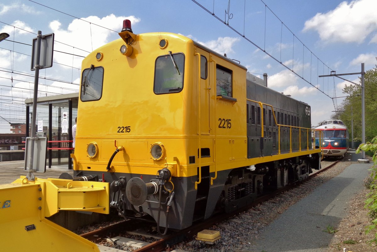 Ex-NS 2215 steht am 6 Mai 2017 in Venlo.