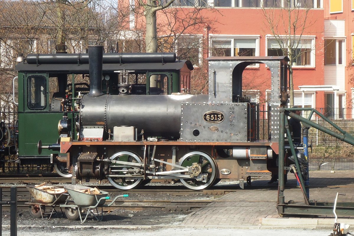 Ex-NS 6513 wird aufgearbeitet in Hoorn bei der SHM am 25 Oktober 2015.