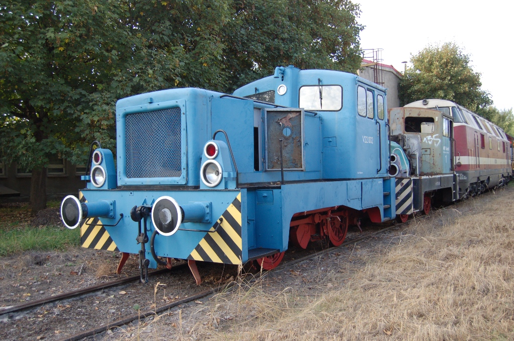 ex TEV V22 002 (LKM 262567) am 21.09.2013 abgestellt in Karsdorf. (Foto: Gunnar H�lzig)