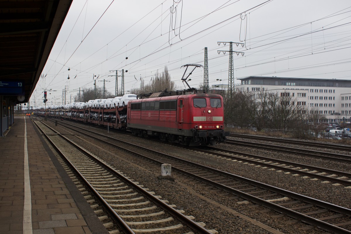 Fabrikneue Audi-PKW, deren Wert vermutlich im siebenstelligen Bereich liegen dürfte hatte 151 008 am 19.02. zu befördern. Hier fährt sie nordwärts durch Hamm.