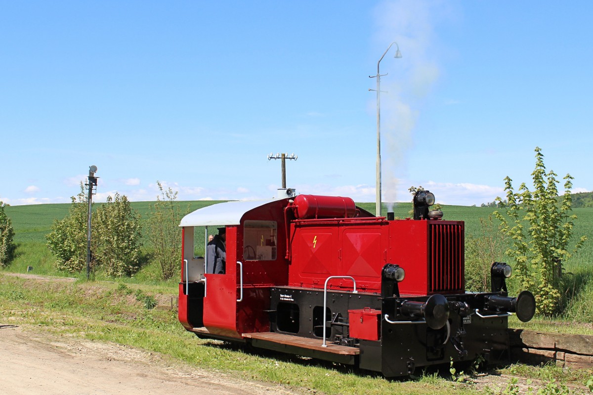 Fahrtag am 03.05.2014 bei der Museumseisenbahn in Almstedt - Segeste. Auch Köf II - AHE VL 8 kommt zum Einsatz und wurde gerade  Angeschmissen .