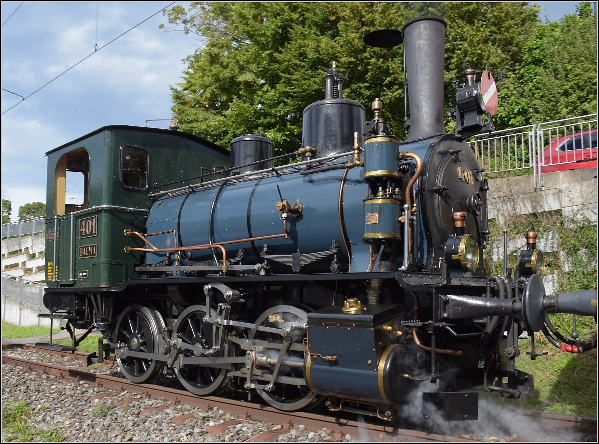 Fahrtag DVZO mit 120-jähriger Lady.

Ed 3/3 401 'Bauma' in Hinwil. Oktober 2021.