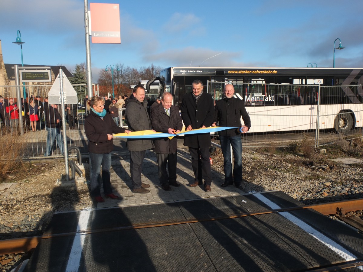 Feierliche Er�ffnung der neuen Bahn-Bus-Schnittstelle am 12.12.2013 in Laucha. (Foto: Heiko Kern)