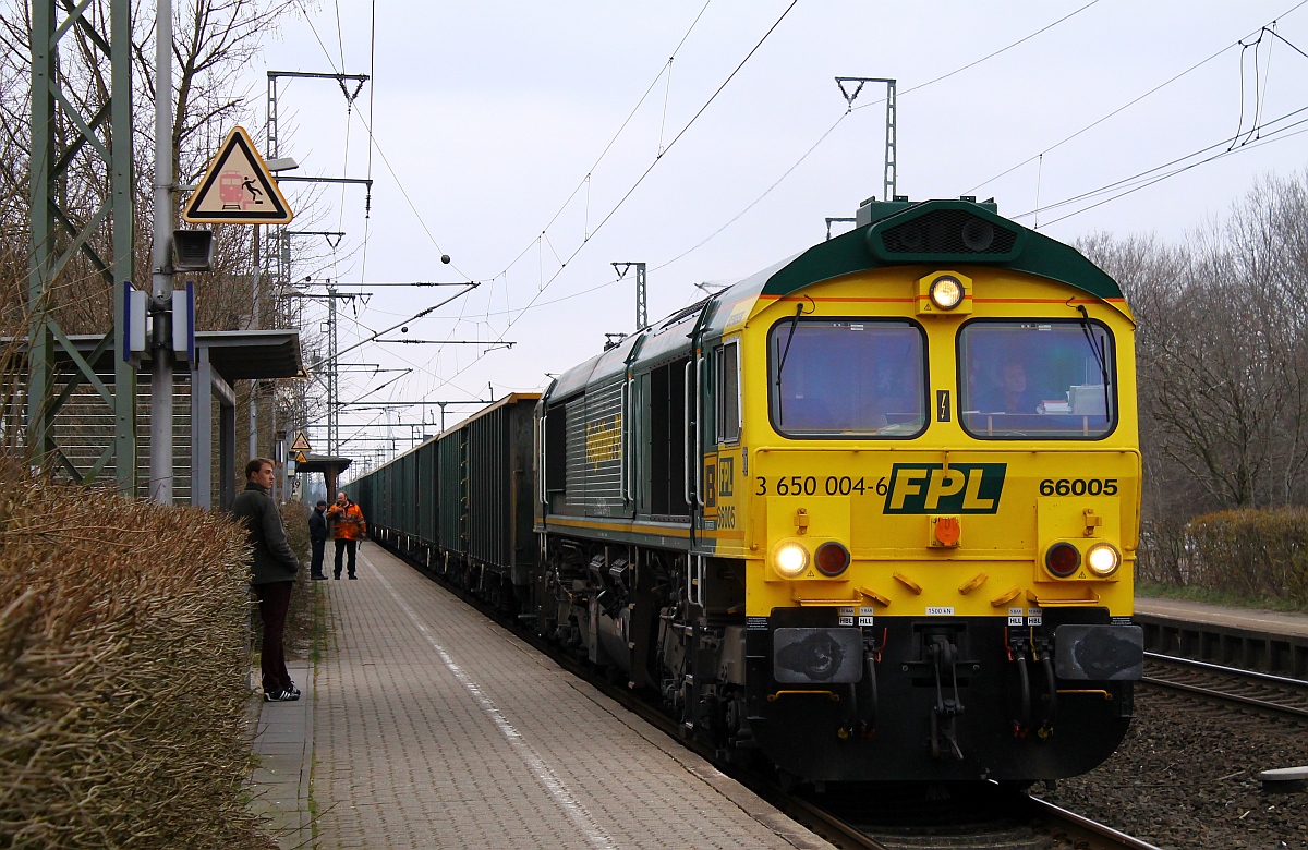 FPL 66005/3 650 004-6(REV/EMD/20.01.15)verlässt hier mit ihren 30 Eamnos/Eamnoss 11 Wagen Jübek Richtung Heimat. Jübek 20.03.2015