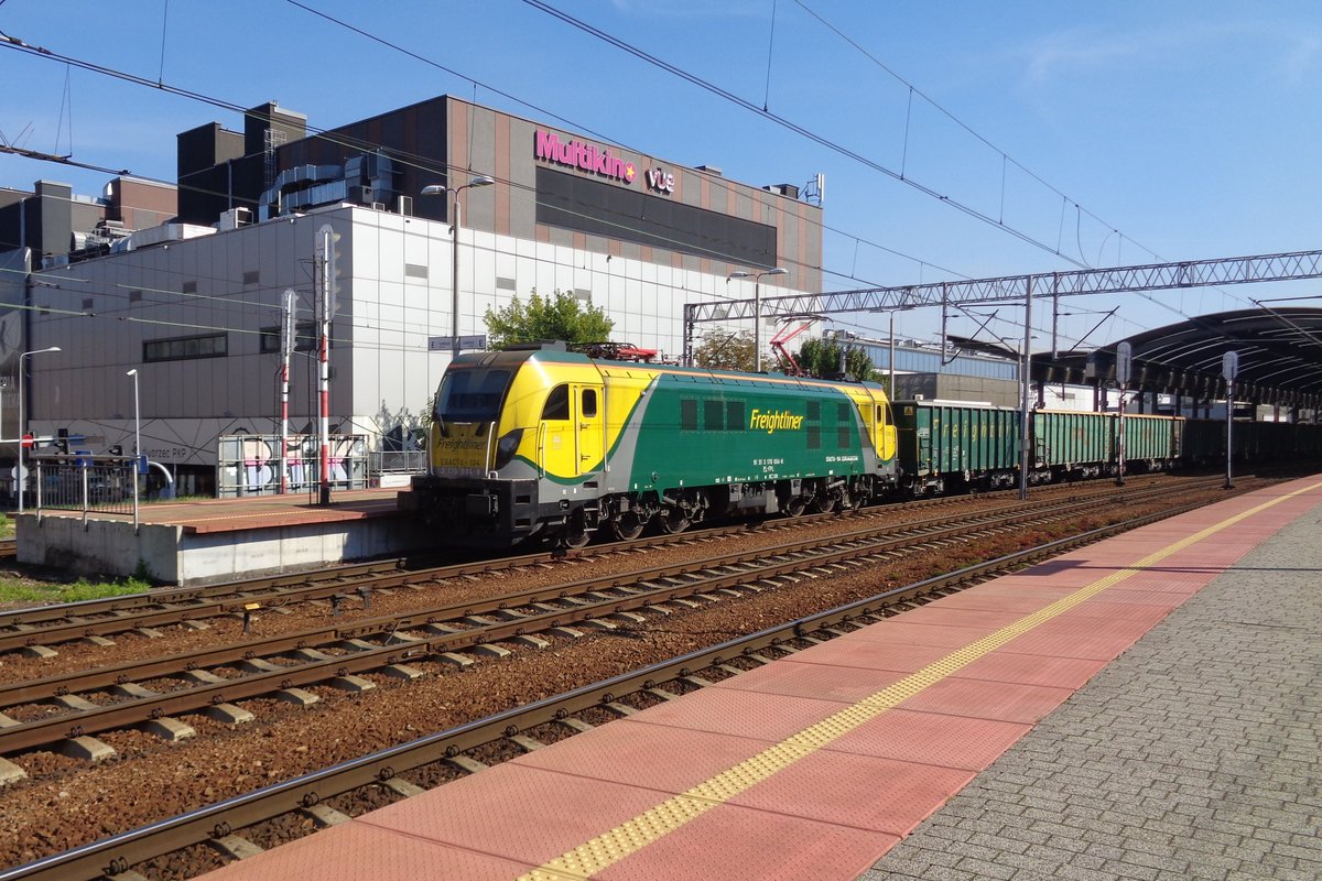 Freightliner Poland E6ACTd-104 zieht am 16 September 2018 ein Kohlezug aus Katowice.