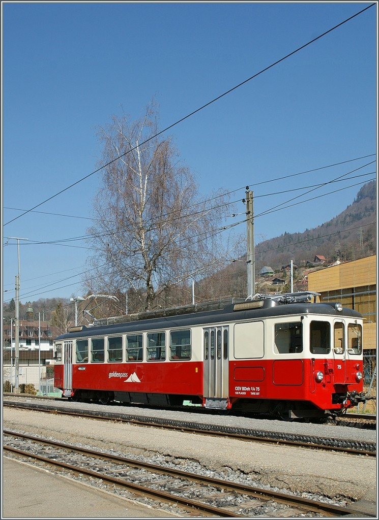 Frisch revidiert aus der Werkstatt von Chernex in Blonay eingetroffen: der CEV BDeh 2/4 N 75.
14. Mrz 2012