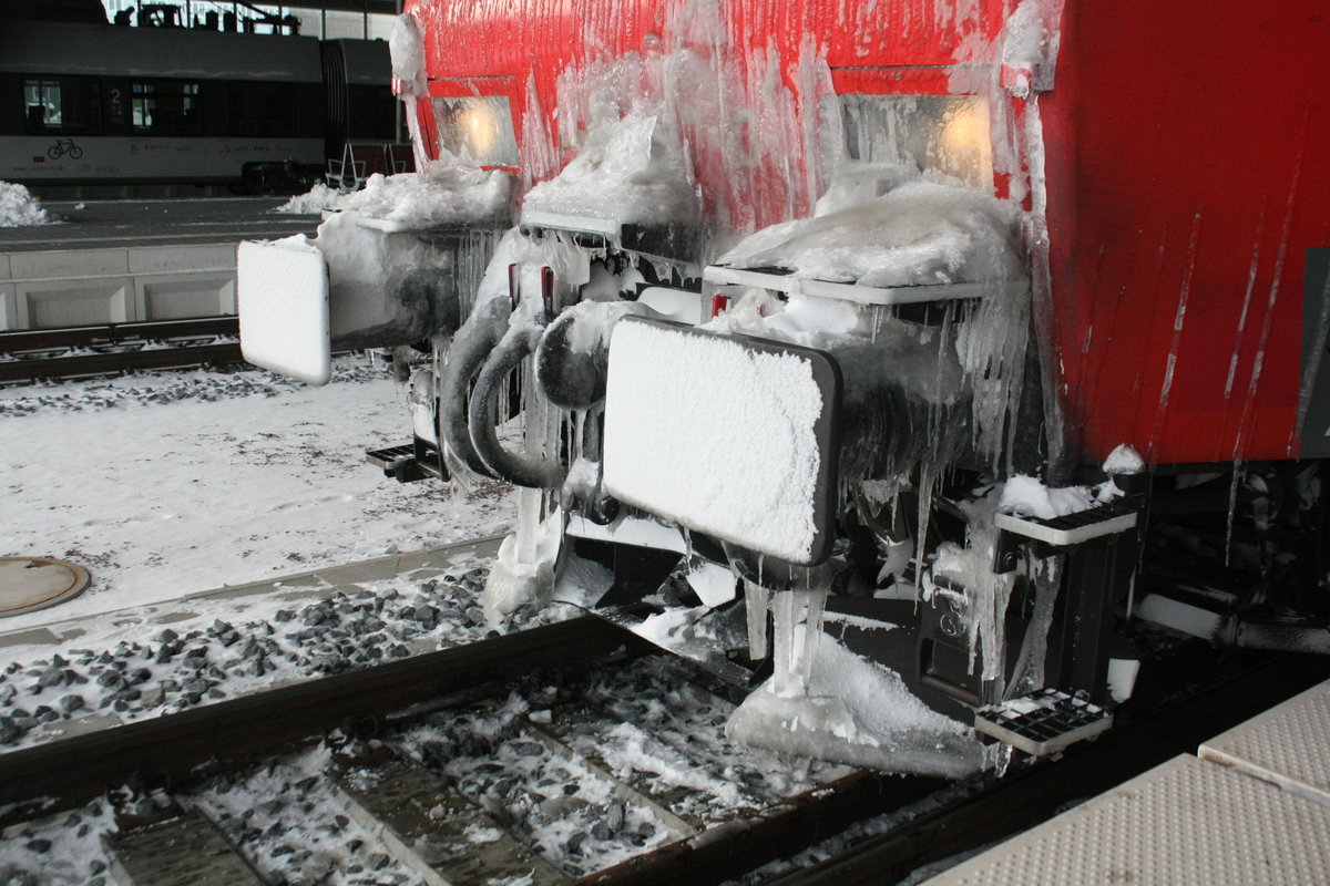 Front der 146 007 im Bahnhof Halle/Saale Hbf am 10.2.21