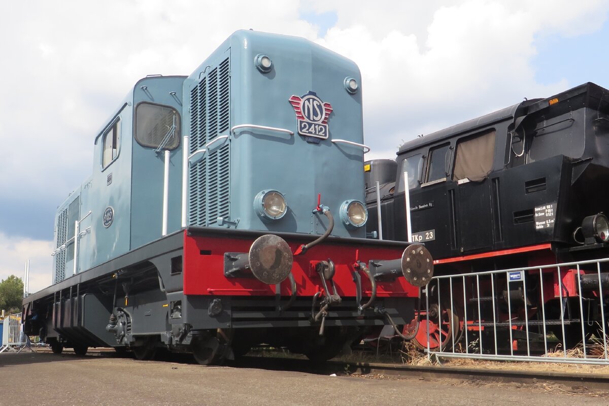 Froschblick auf ex-NS 2412 während das Terug-naar-Toen (Zurück ins damals) Festival der VSM, hier am 4 September 2022 ins Bw Beekbergen.