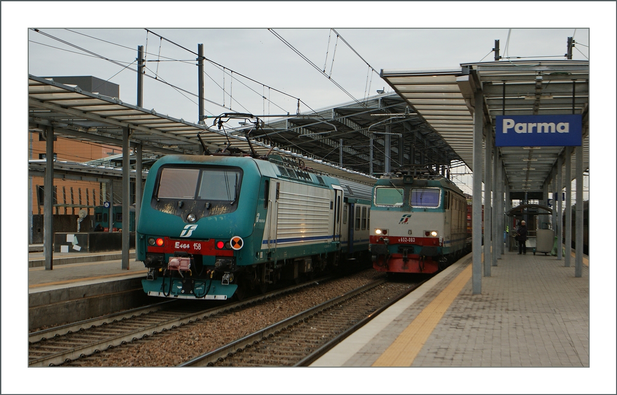 FS 464 mit einem beschleunigten Regionlazug und die 633 mit einem Gterzug in Parma.
14. Nov. 2013