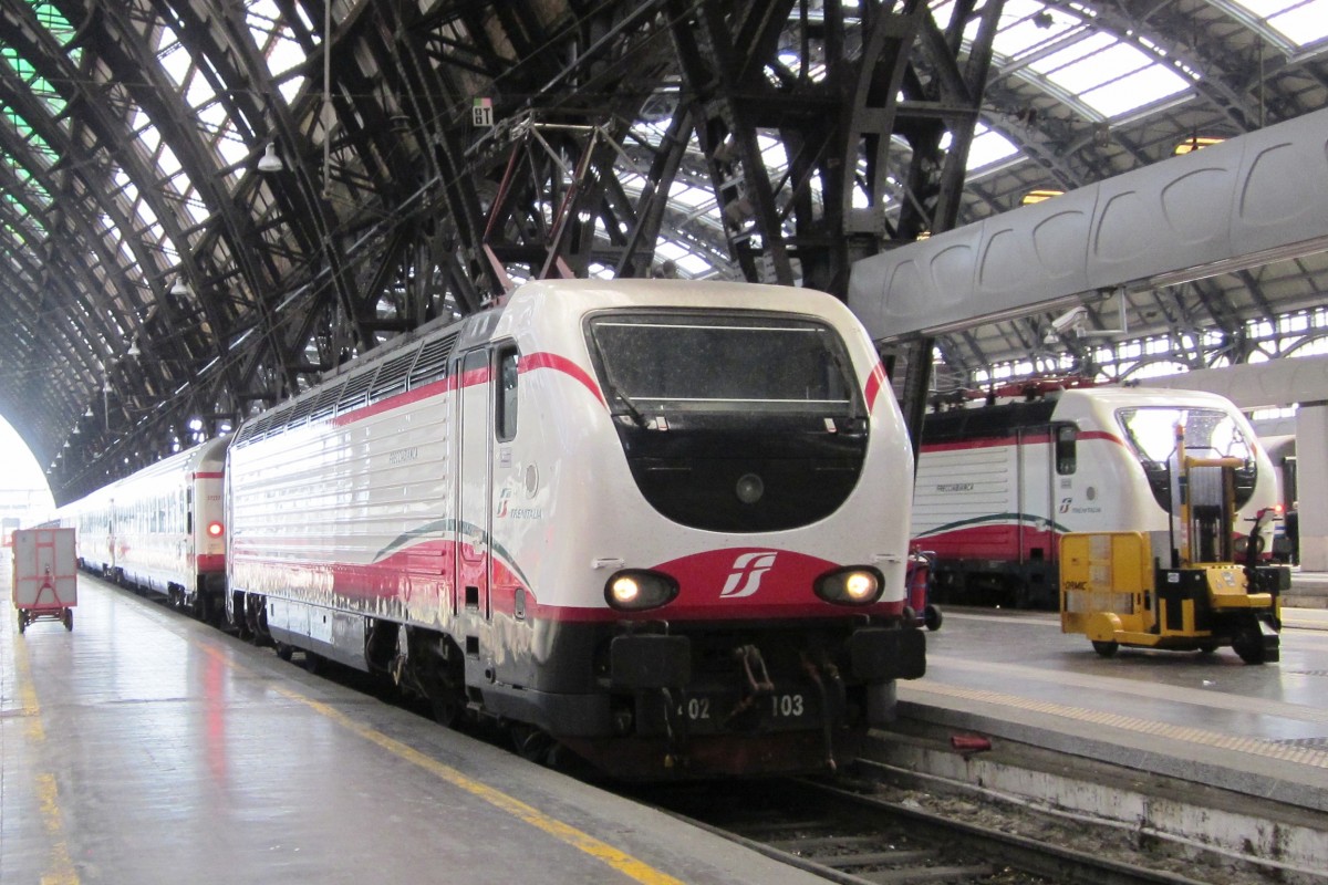 FS E 402 103 steht am 1 Juli 2013 in Milano Centrale. 