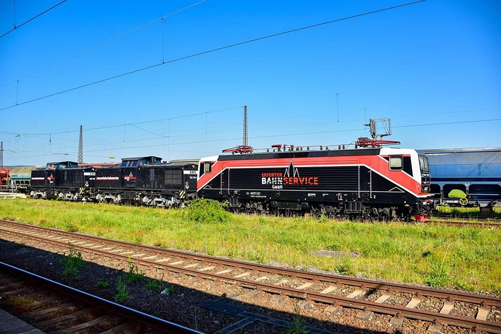 FWK 143 056 mit EBS 202 597 und 202 738 am 13.05.2024 in Naumburg (S) Hbf. (Foto: Maik Köhler)