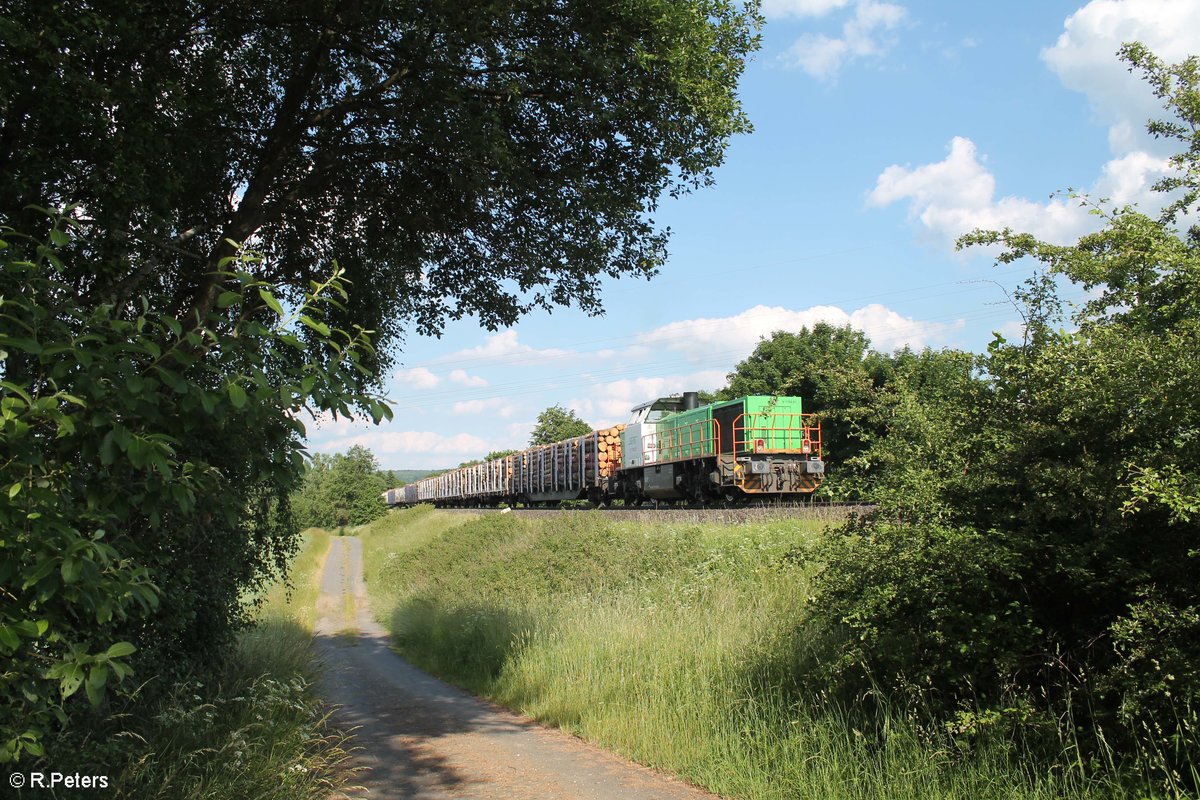 G1700.03 zieht ein Holzzug von Cheb nach Wiesau bei Brand bei Marktredwitz. 18.06.19