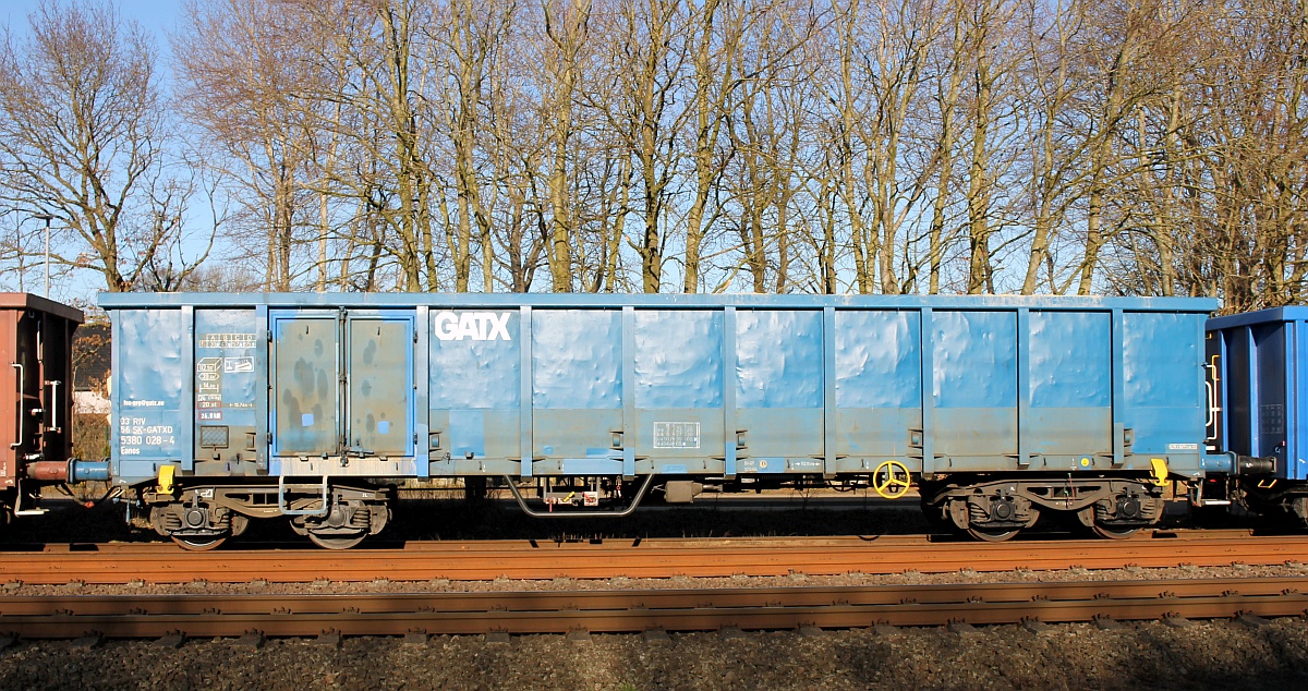 GATX 4-achsiger Hochbordwagen der Gattung Eanos registriert unter 3356 5380 028-4 SK-GATXD. Jübek 02.03.2021