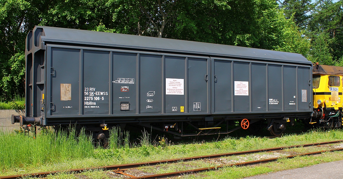 Gedeckter Güterwagen der Gattung Hbillns registriert unter 23 56 2275 106-5 SK-EEMSS. Pattburg 01.06.2013 