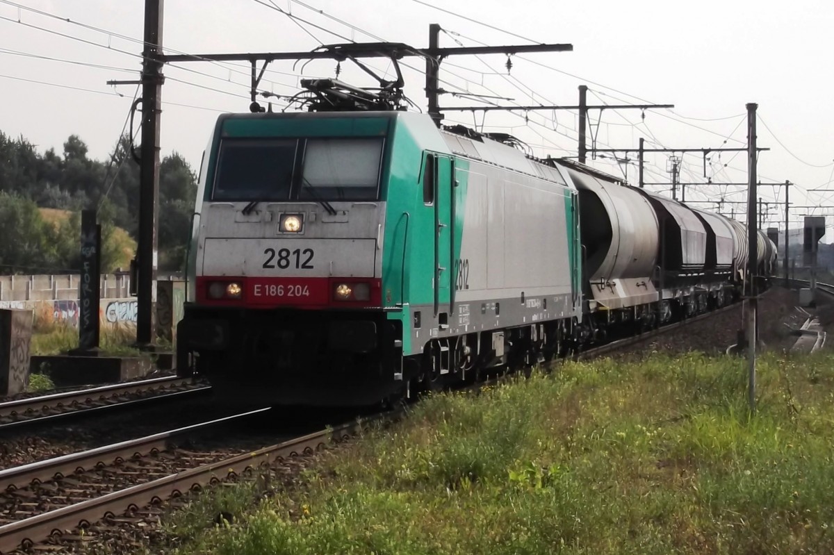 Getreidezug mit 2812 durchfahrt am 29 Augustus 2013 Antwerpen-Noorderdokken.