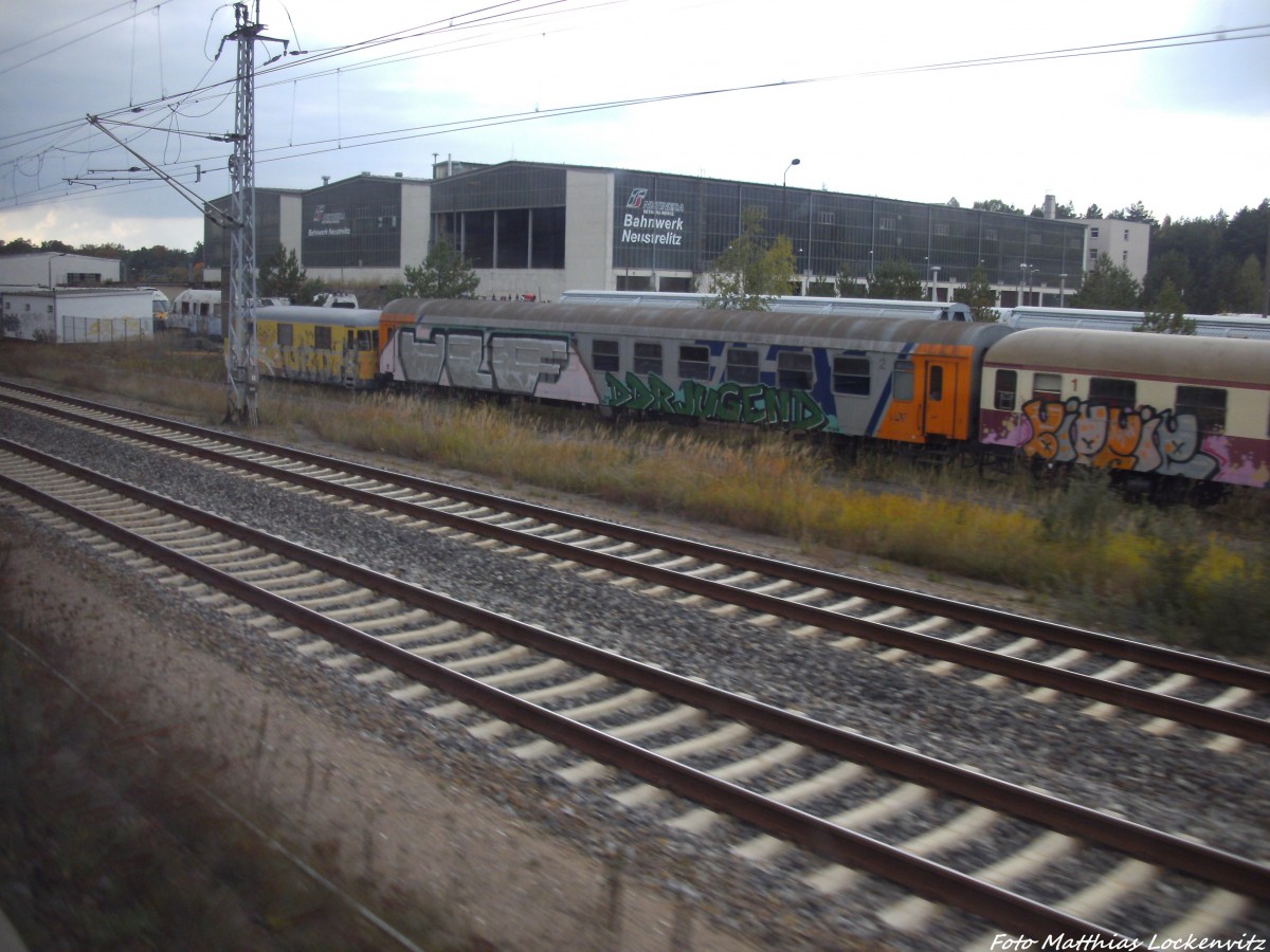 Grafittisierte udn Abgestellte wagen verschiedener Bauarten & VT 98 in Neustrelitz am 7.10.13