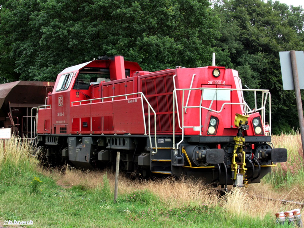 gravita 261 036-8 bei der abfahrt mit einen schotterzug vom bahnhof glinde,05.07.18